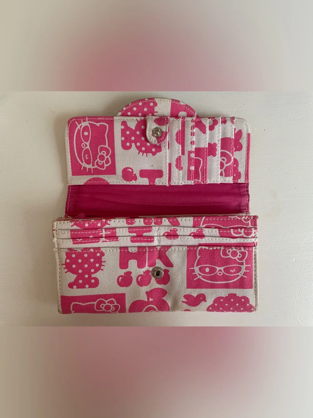 Hello Kitty Wallet (Free if added to bundle)